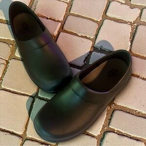 CROCS Black Women's Shoes Size 9